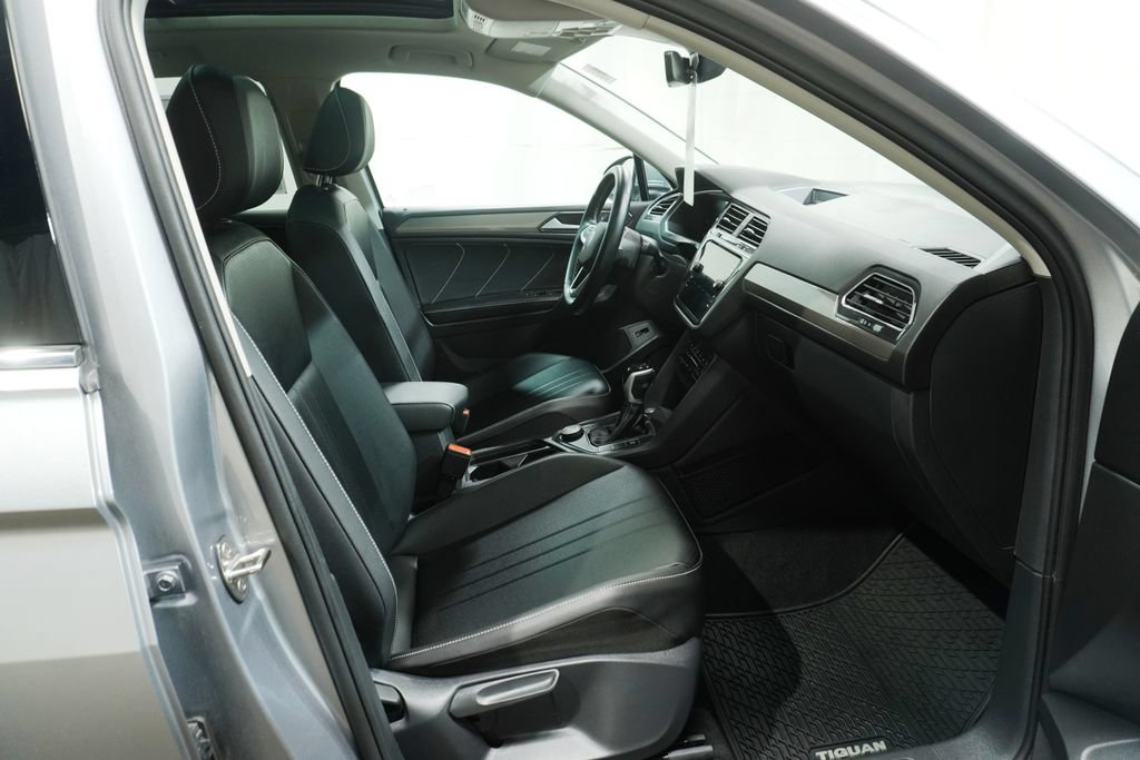 Certified 2024 Volkswagen Tiguan SE AWD/4WD image 12