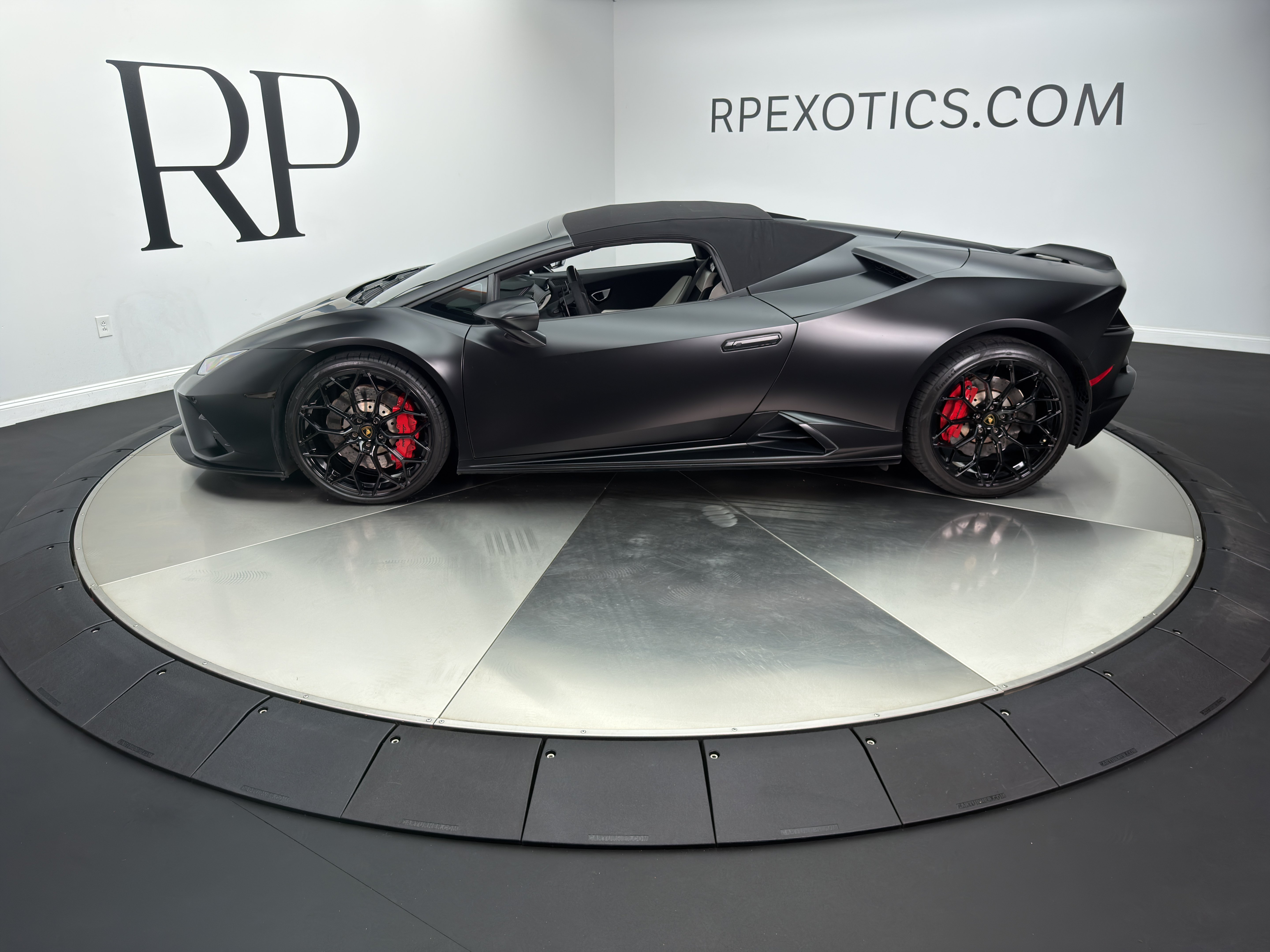 Used 2021 Lamborghini Huracan EVO RWD image 13