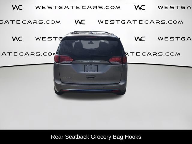Used 2017 Chrysler Pacifica Touring-L FWD image 8