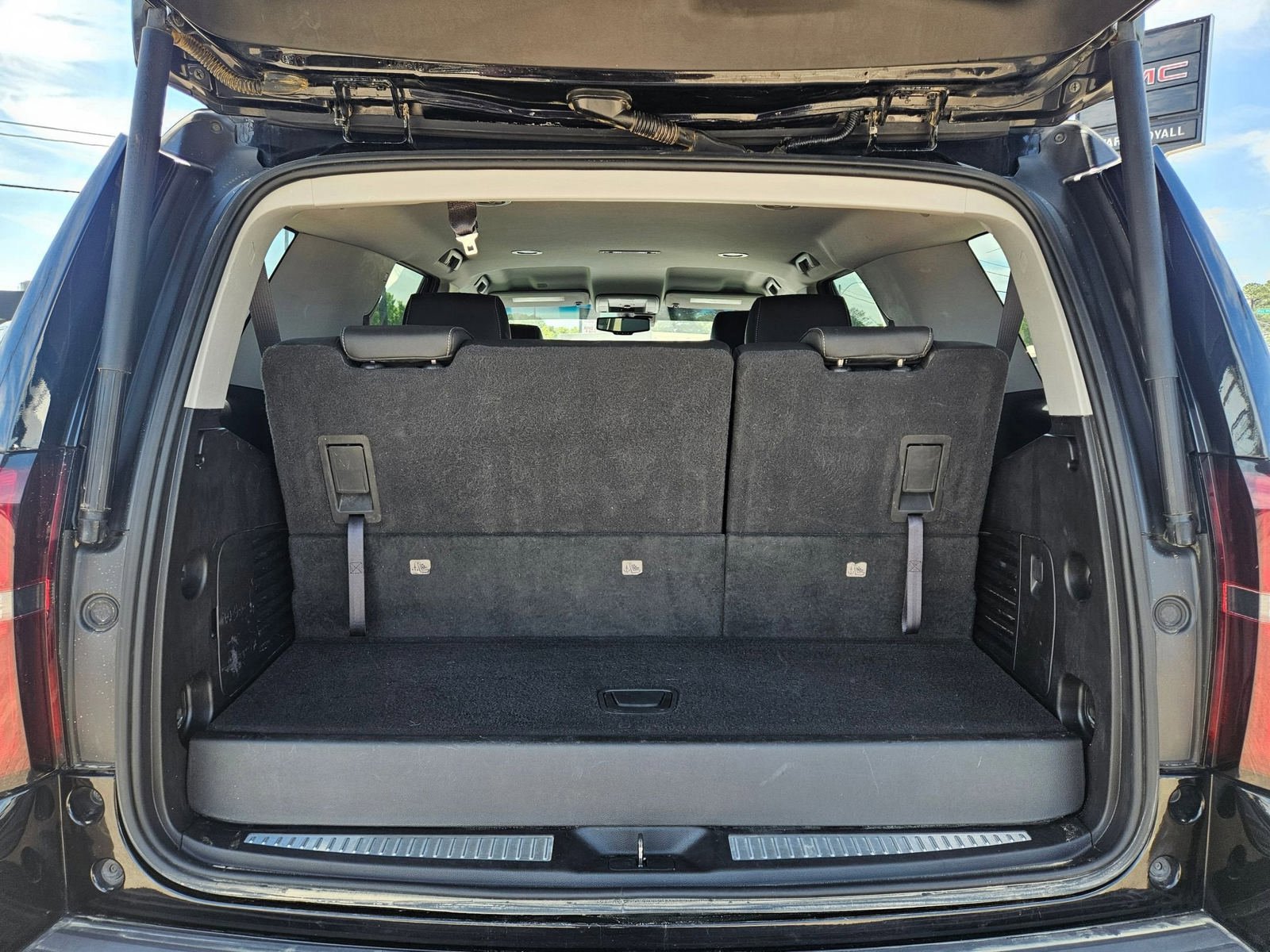 Used 2020 Chevrolet Tahoe LT w/ Z71 Midnight Edition AWD/4WD image 4