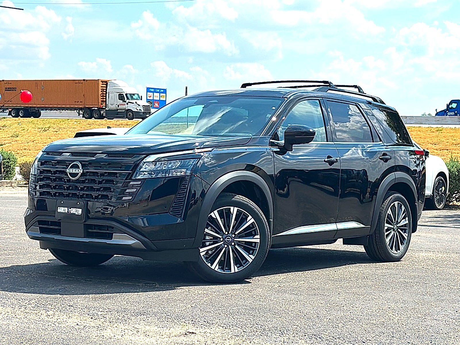 New 2026 Nissan Pathfinder Platinum FWD image 2