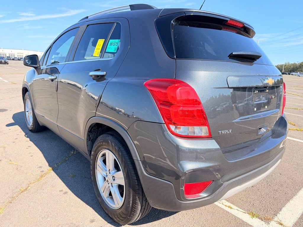 Used 2018 Chevrolet Trax LT w/ LT Convenience Package FWD image 3