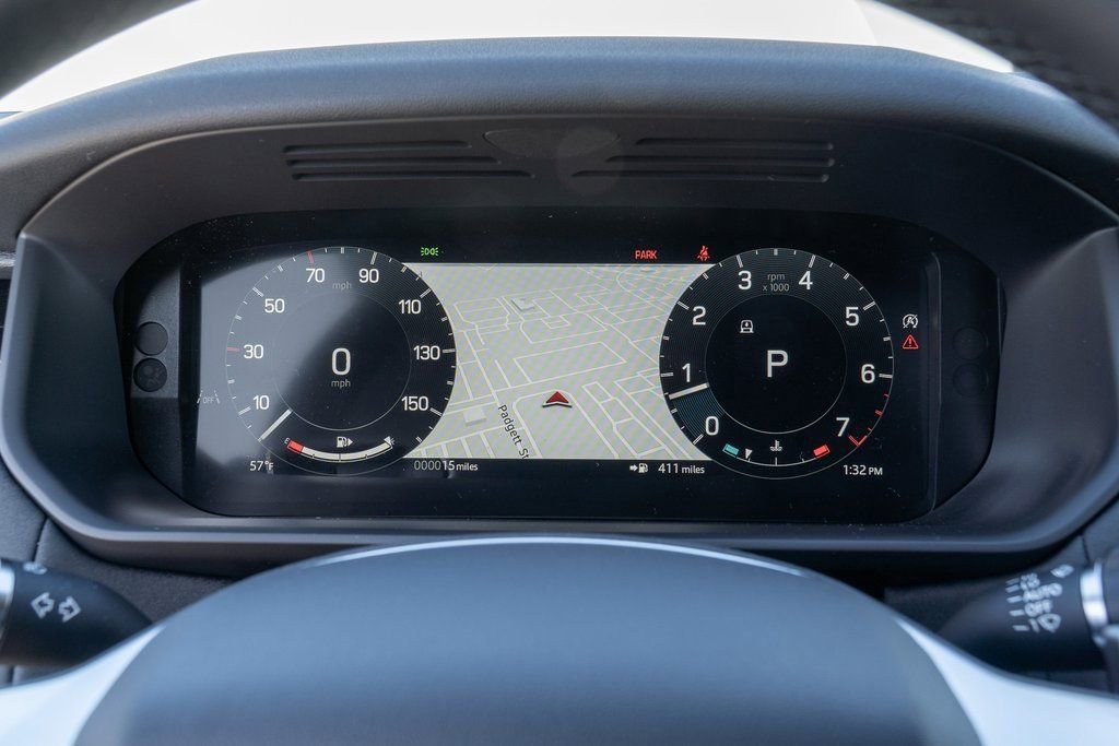 Used 2025 Land Rover Discovery S image 14