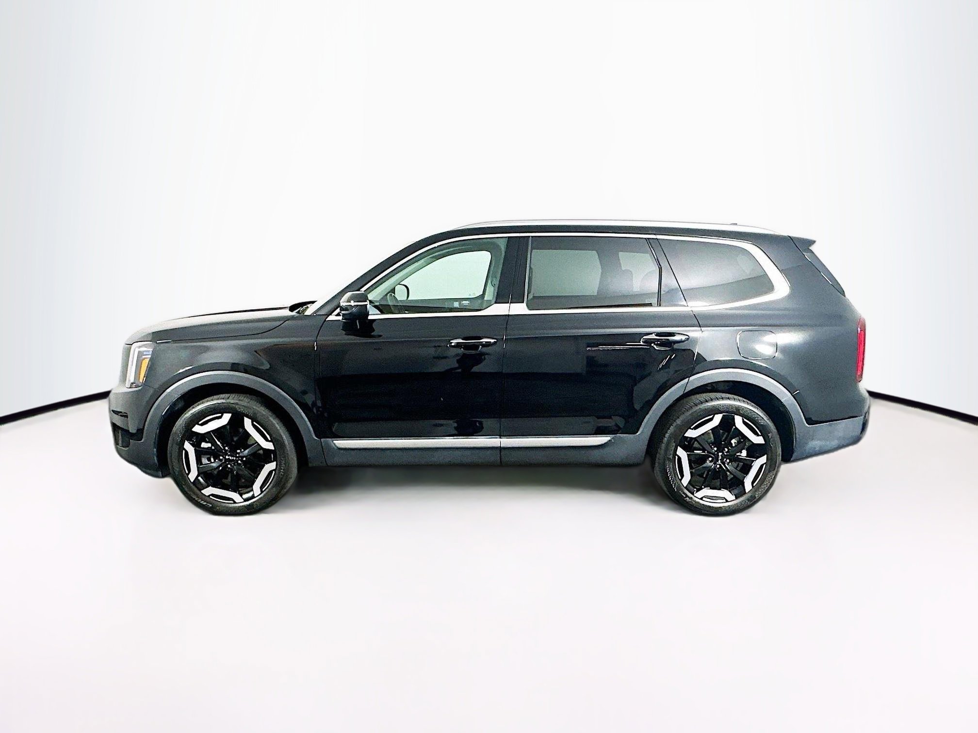 Used 2025 Kia Telluride S image 4