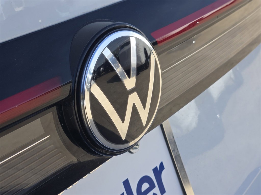 Used 2025 Volkswagen Taos SE image 10
