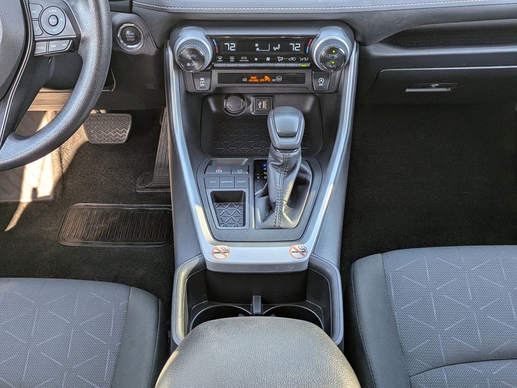Used 2025 Toyota RAV4 XLE FWD image 19