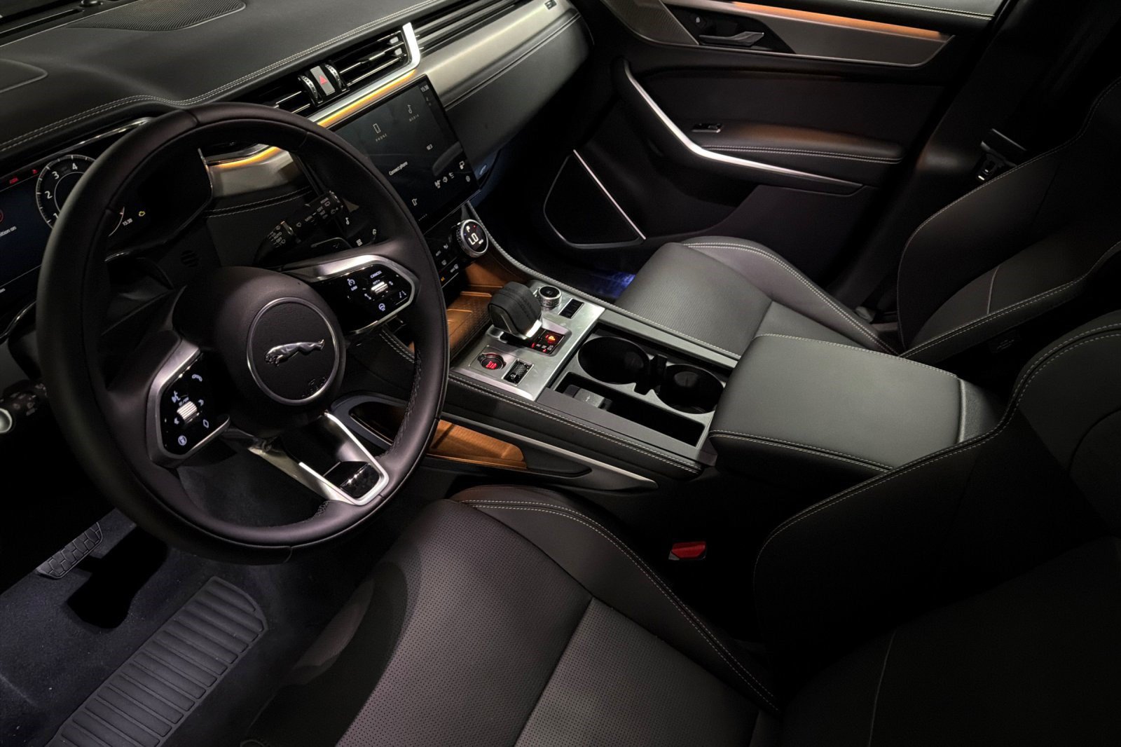New 2026 Jaguar F-PACE R-Dynamic S AWD/4WD image 4