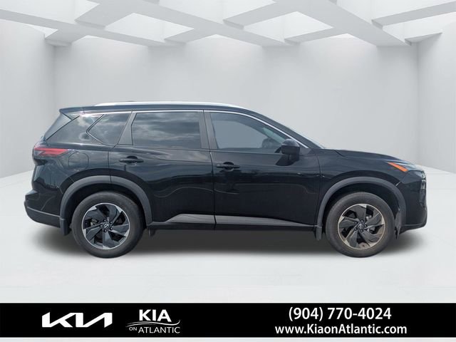 Used 2024 Nissan Rogue SV w/ SV Premium Package FWD image 2