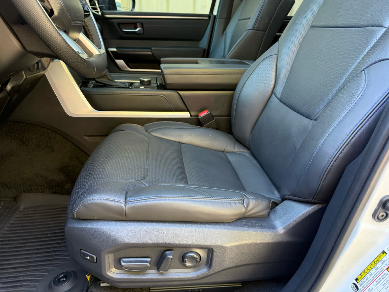 Used 2025 Toyota Tundra Platinum AWD/4WD image 4