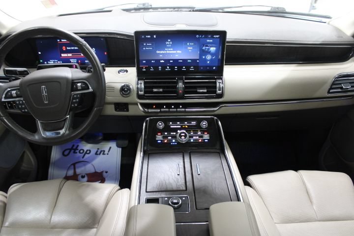 Used 2022 Lincoln Navigator L Reserve AWD/4WD image 2