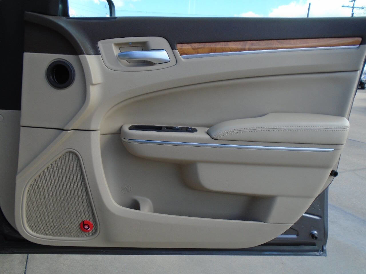 Used 2014 Chrysler 300 C w/ Beats Audio Group image 30