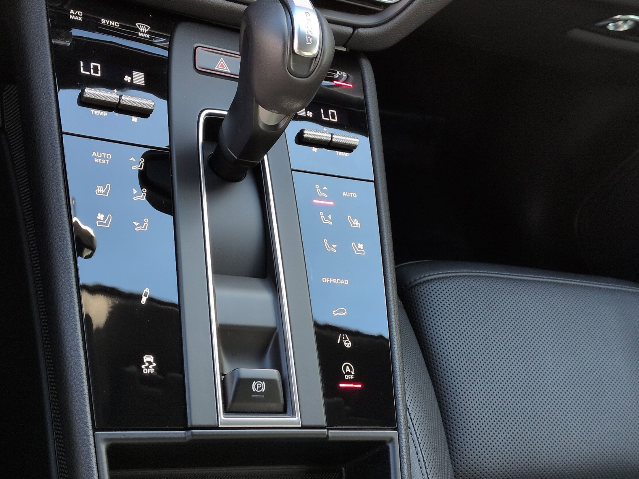 Used 2025 Porsche Macan Turbo image 26