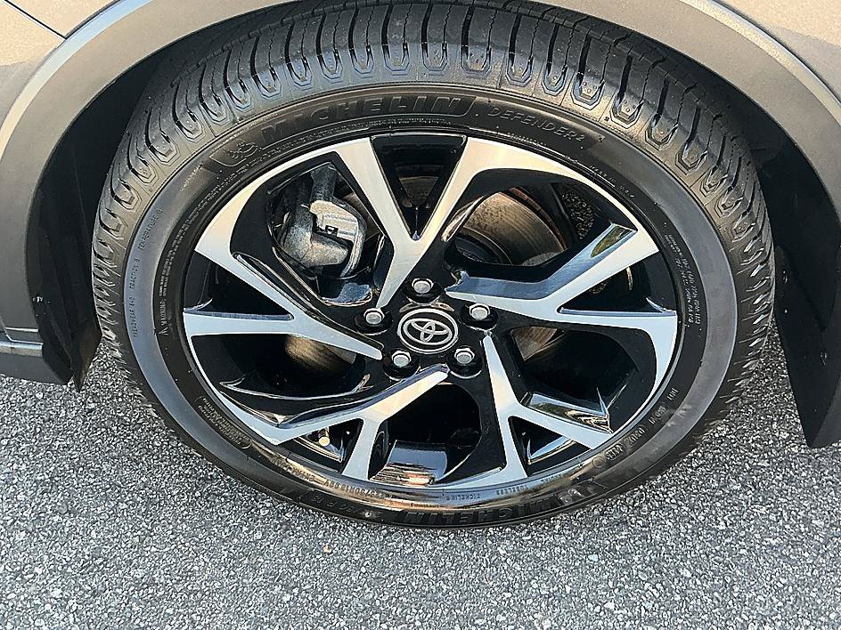 Used 2021 Toyota C-HR XLE FWD image 10