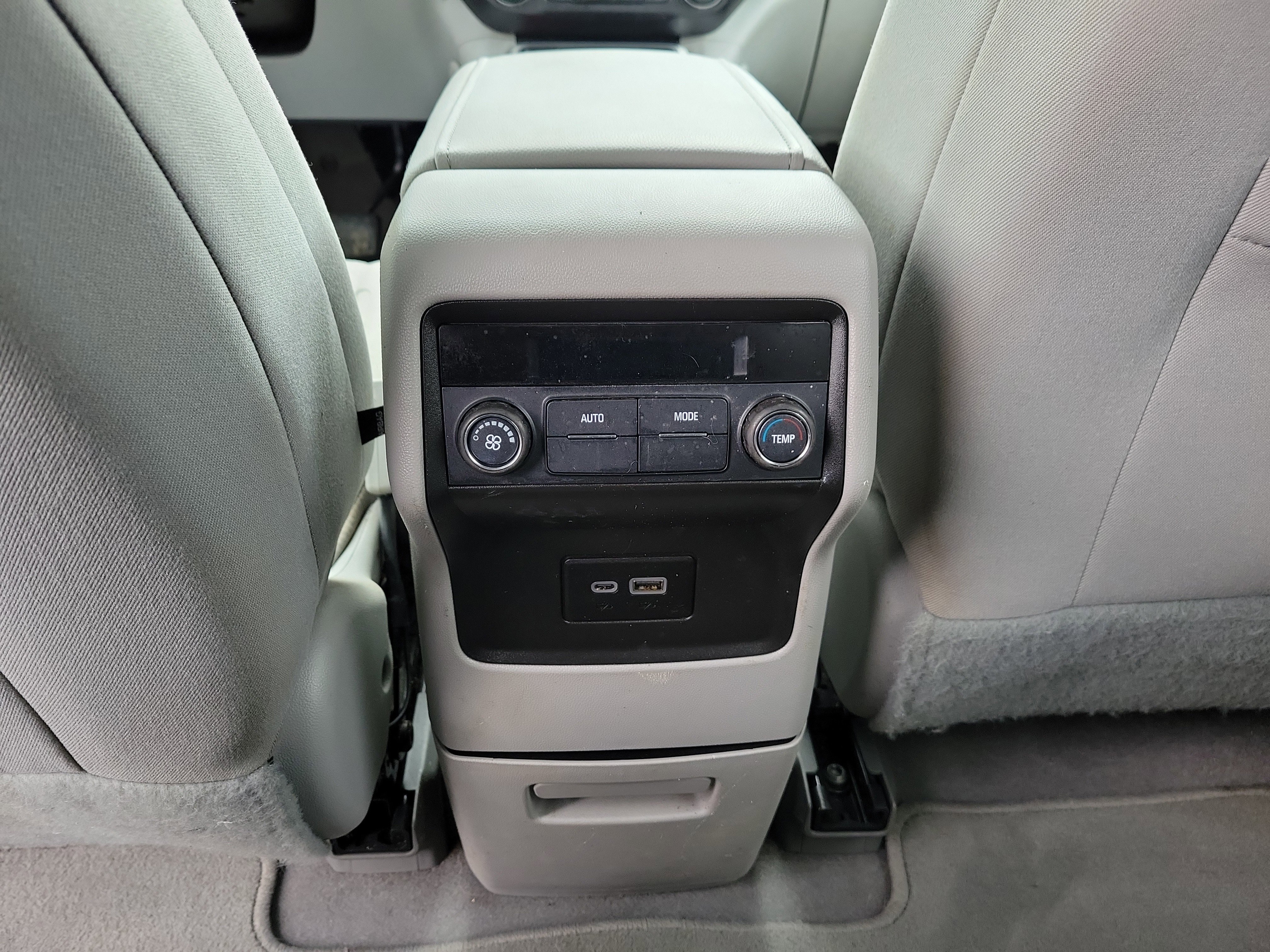 Used 2020 GMC Acadia SLE image 11