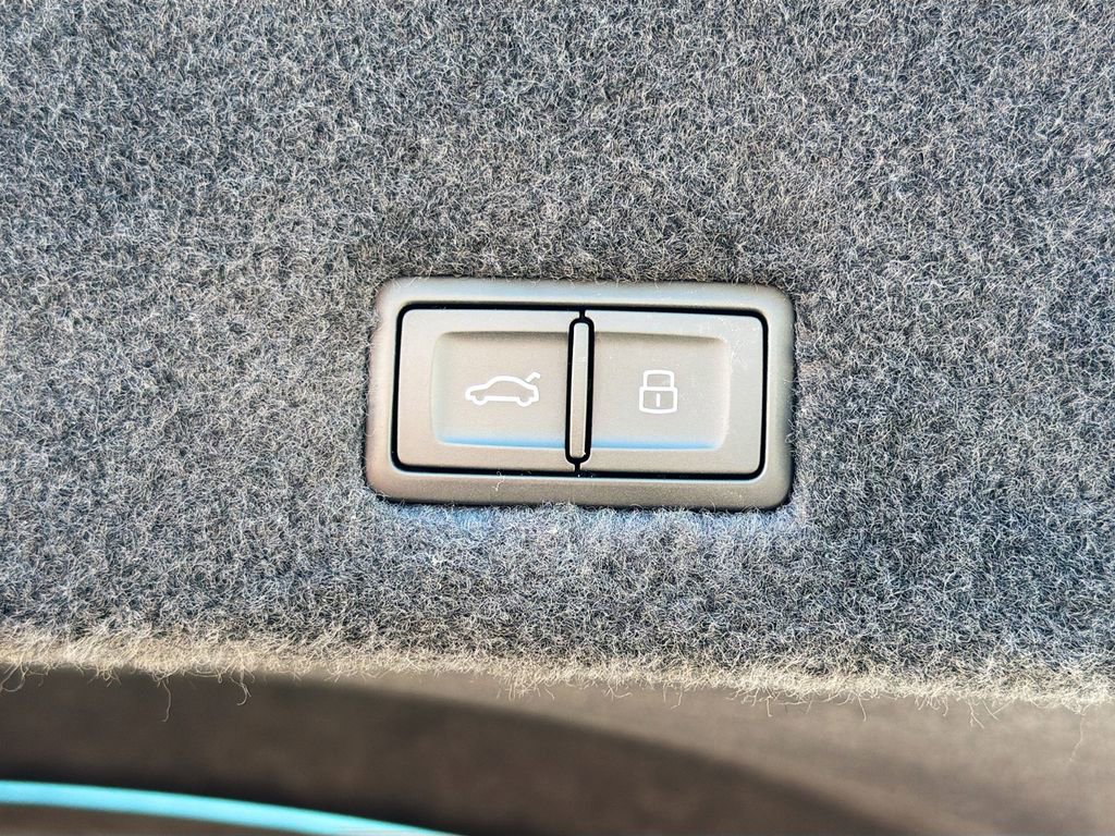 Used 2022 Lamborghini Urus image 18