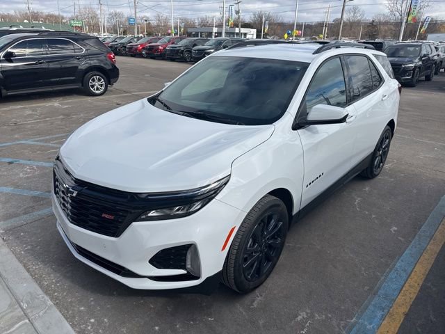 Used 2024 Chevrolet Equinox RS w/ LPO, Floor Liner Package image 1