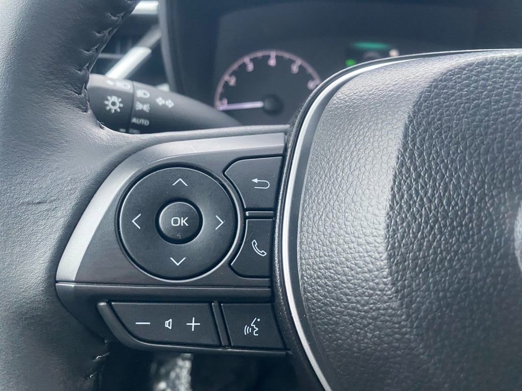 Used 2025 Toyota Corolla SE image 18