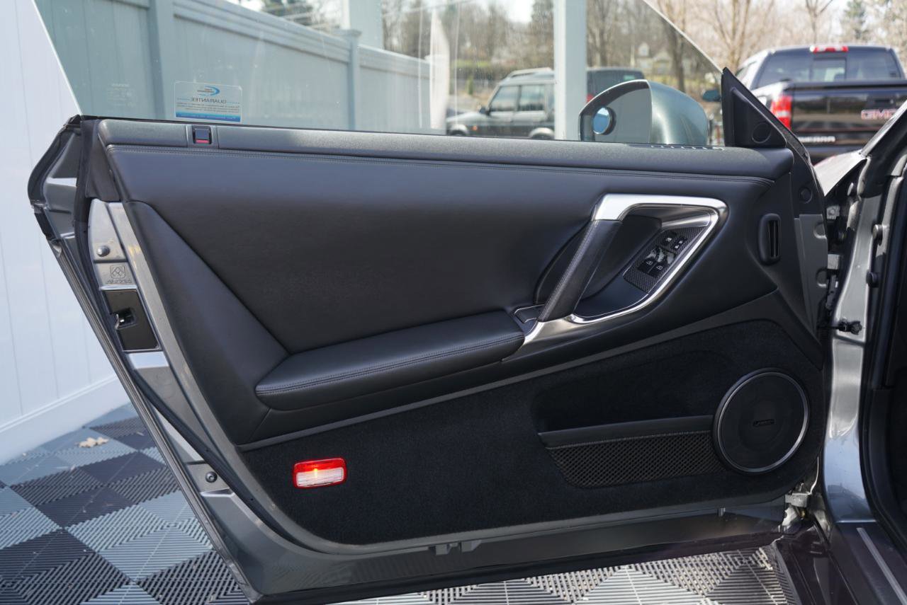 Used 2010 Nissan GT-R Premium image 16