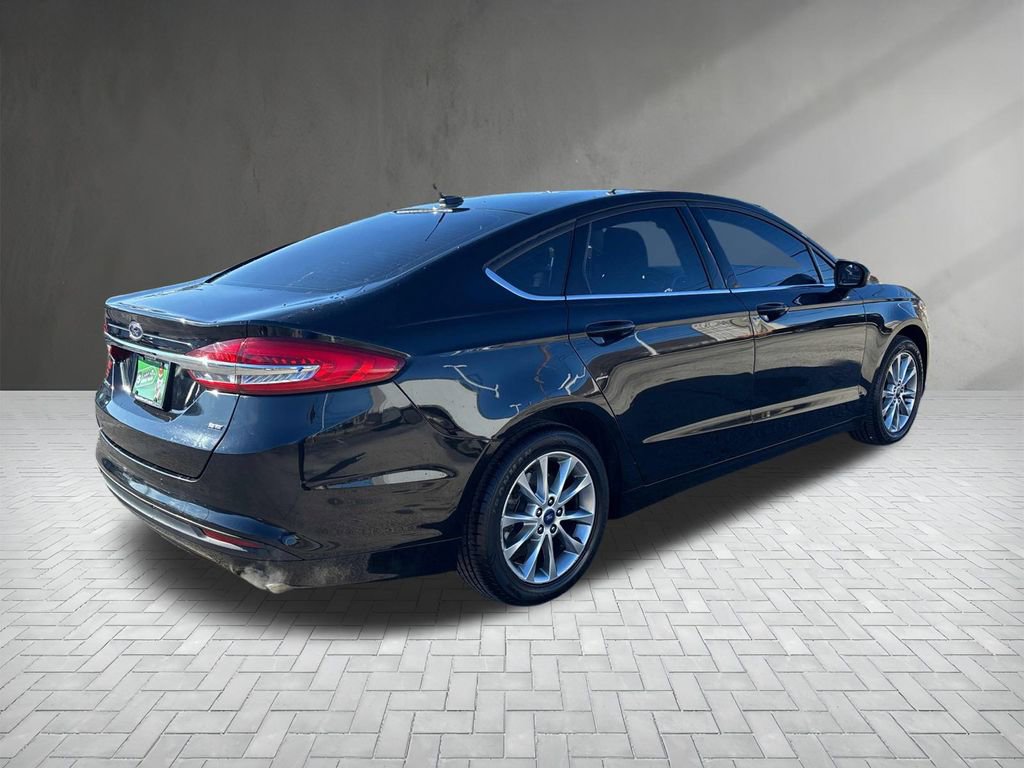 Used 2017 Ford Fusion SE w/ Fusion SE Technology Package image 5