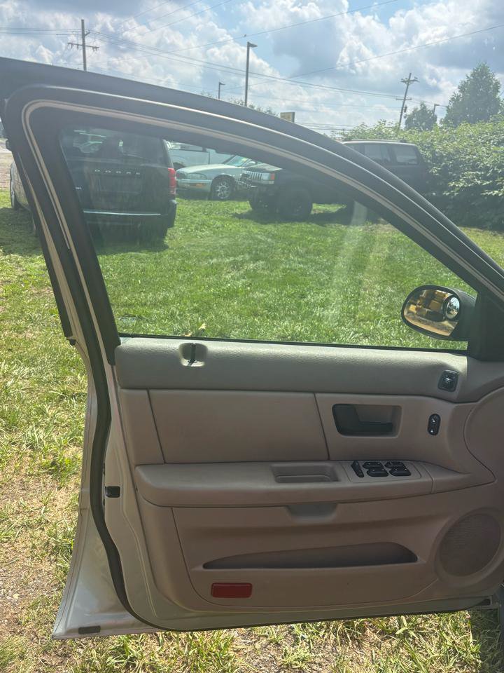 Used 2006 Ford Taurus SE FWD image 15