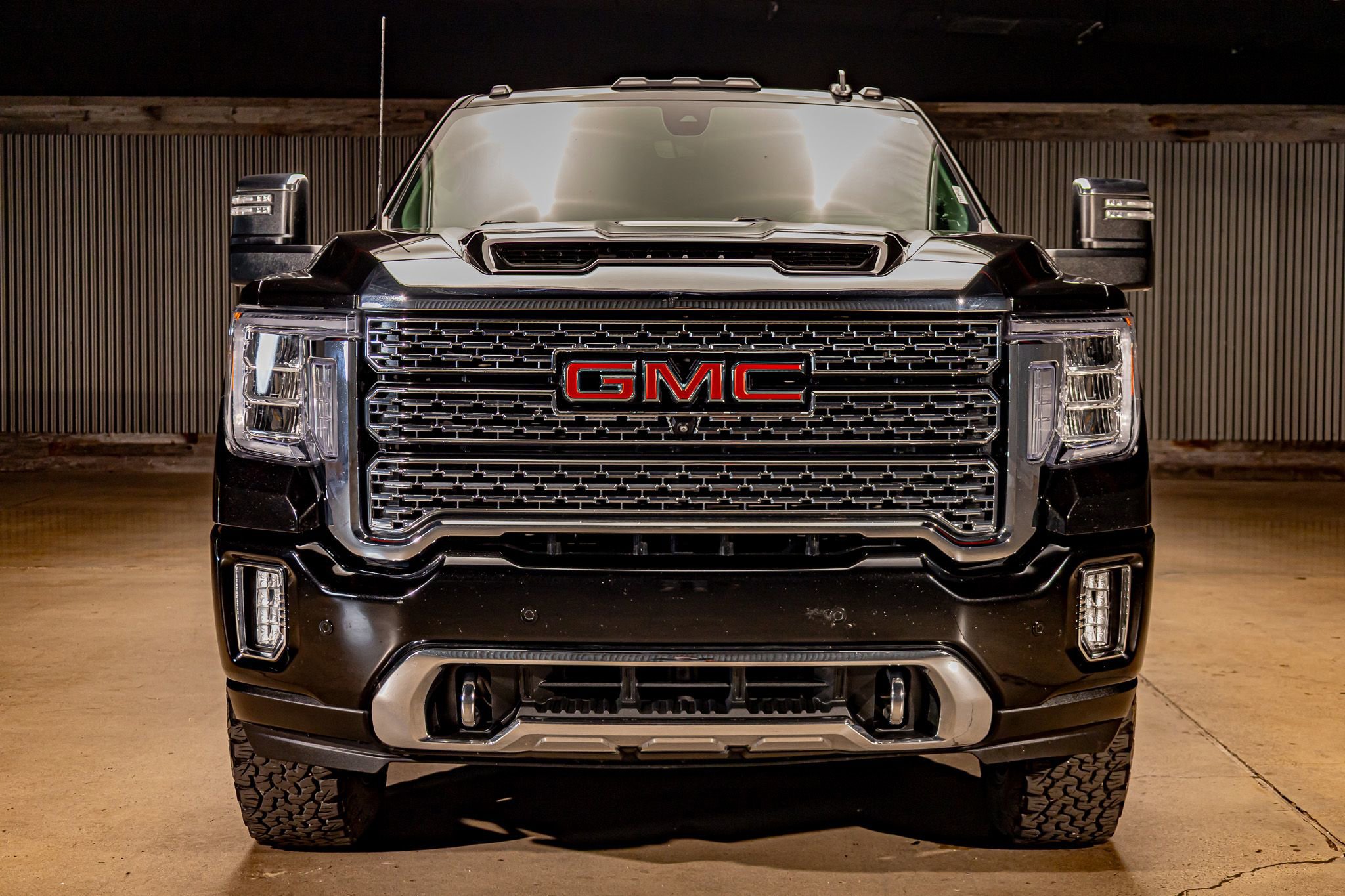 Used 2022 GMC Sierra 2500 Denali w/ Denali Black Diamond Edition image 2
