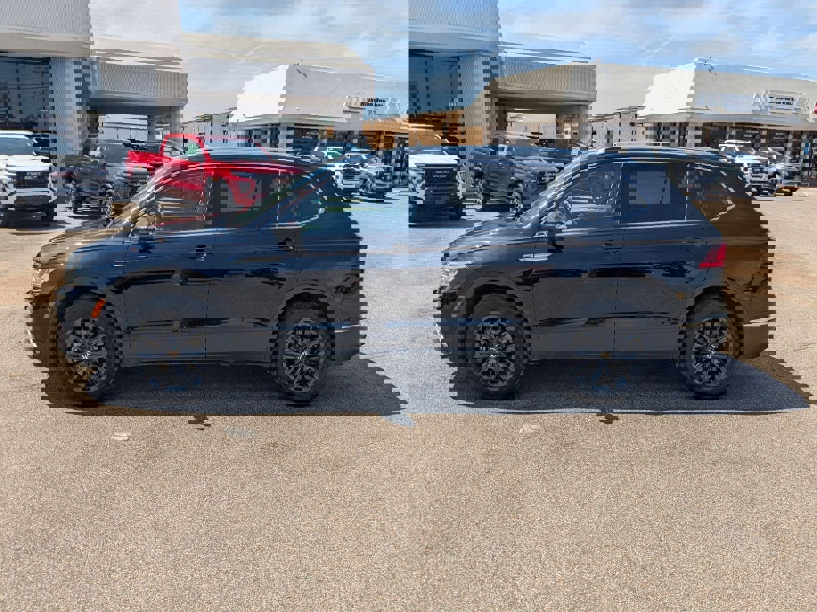 Used 2024 Volkswagen Tiguan SE image 29