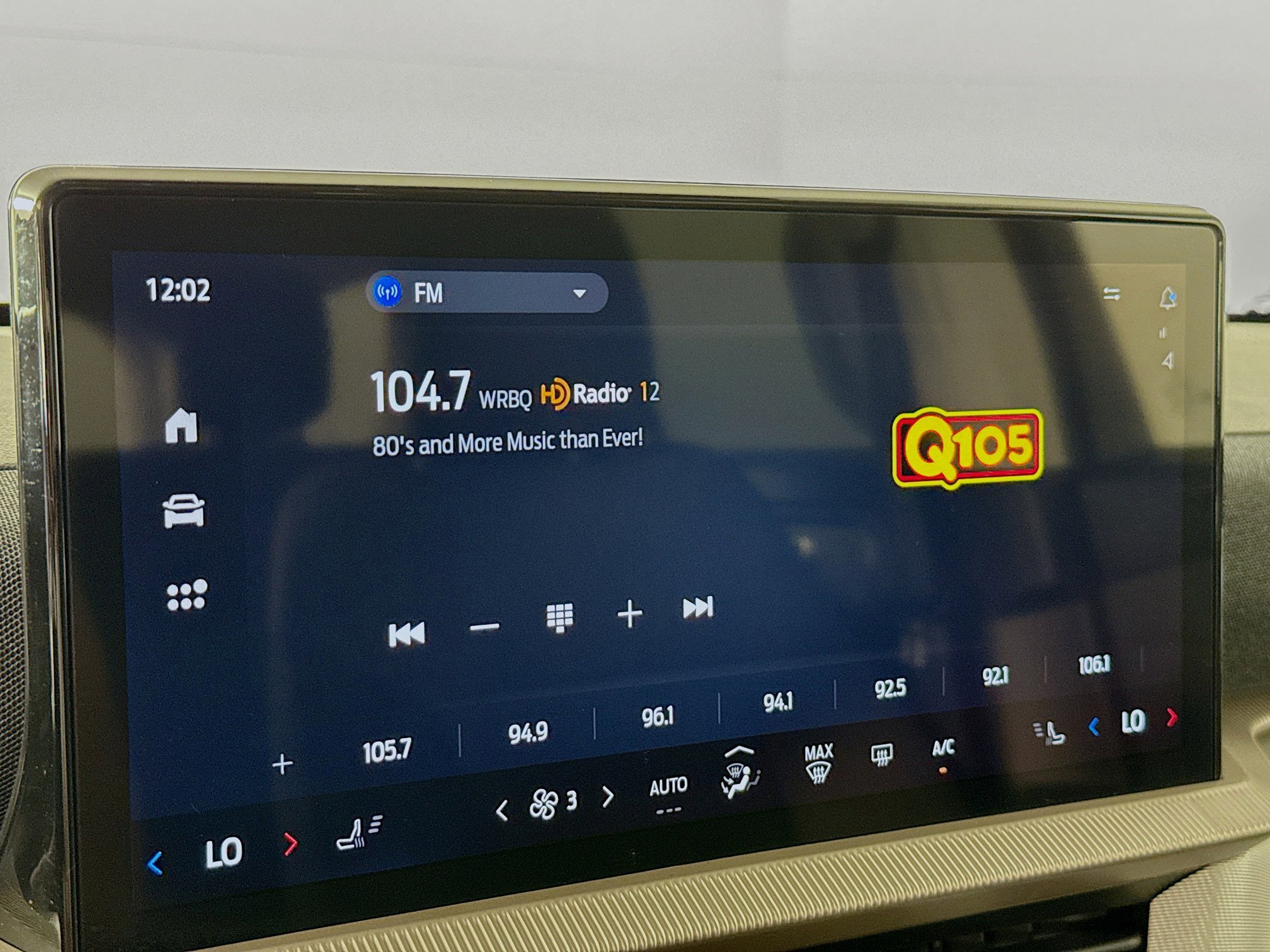 Used 2025 Ford Explorer Active image 17