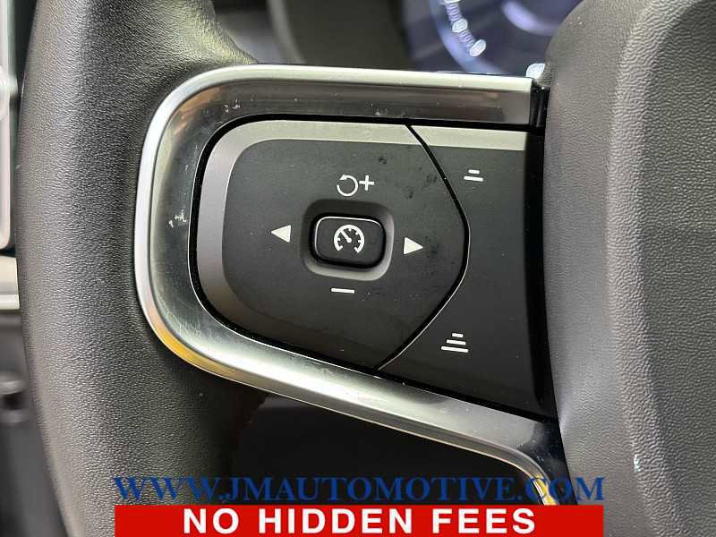 Used 2019 Volvo XC40 T5 Momentum image 37