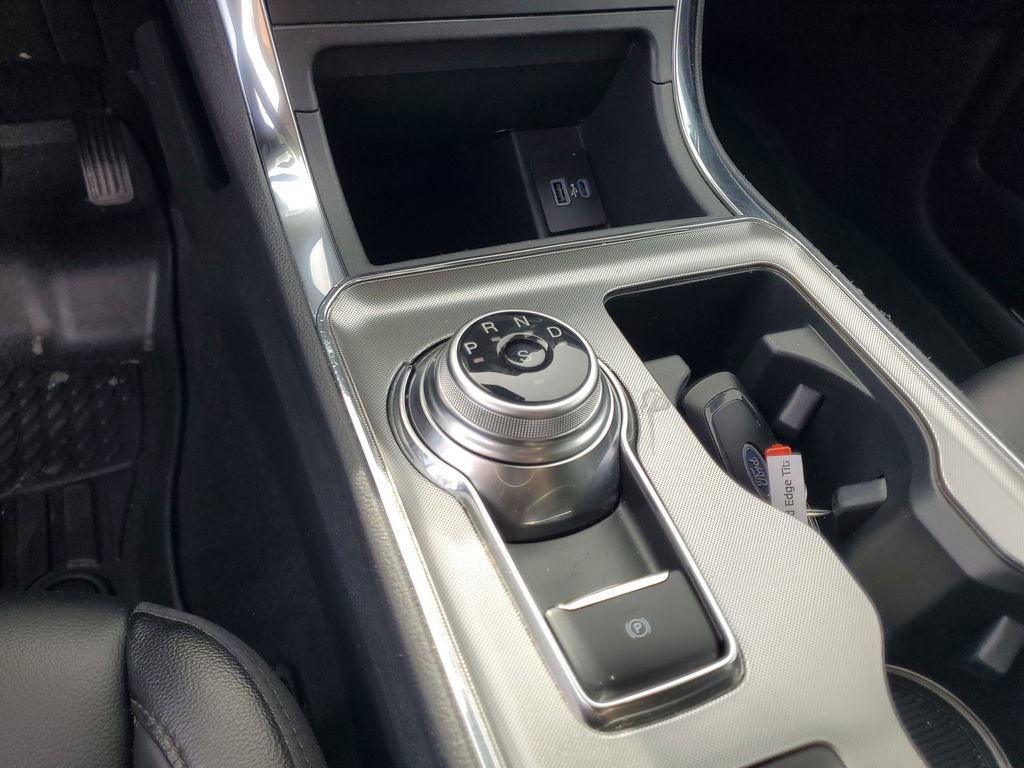 Used 2024 Ford Edge Titanium image 25