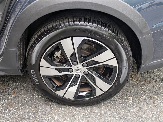 Certified 2024 Volvo V60 B5 Cross Country Plus image 31