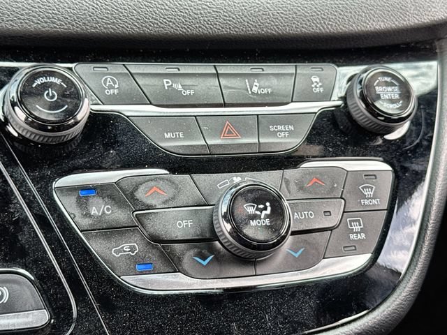 Used 2025 Chrysler Pacifica Select FWD image 18
