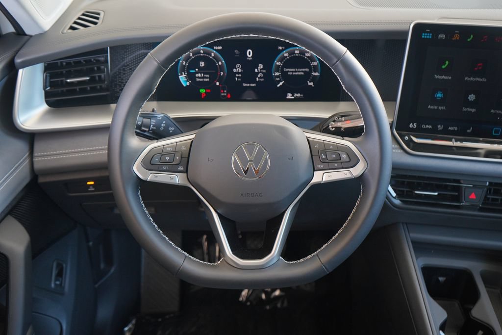 New 2026 Volkswagen Tiguan SE FWD image 9