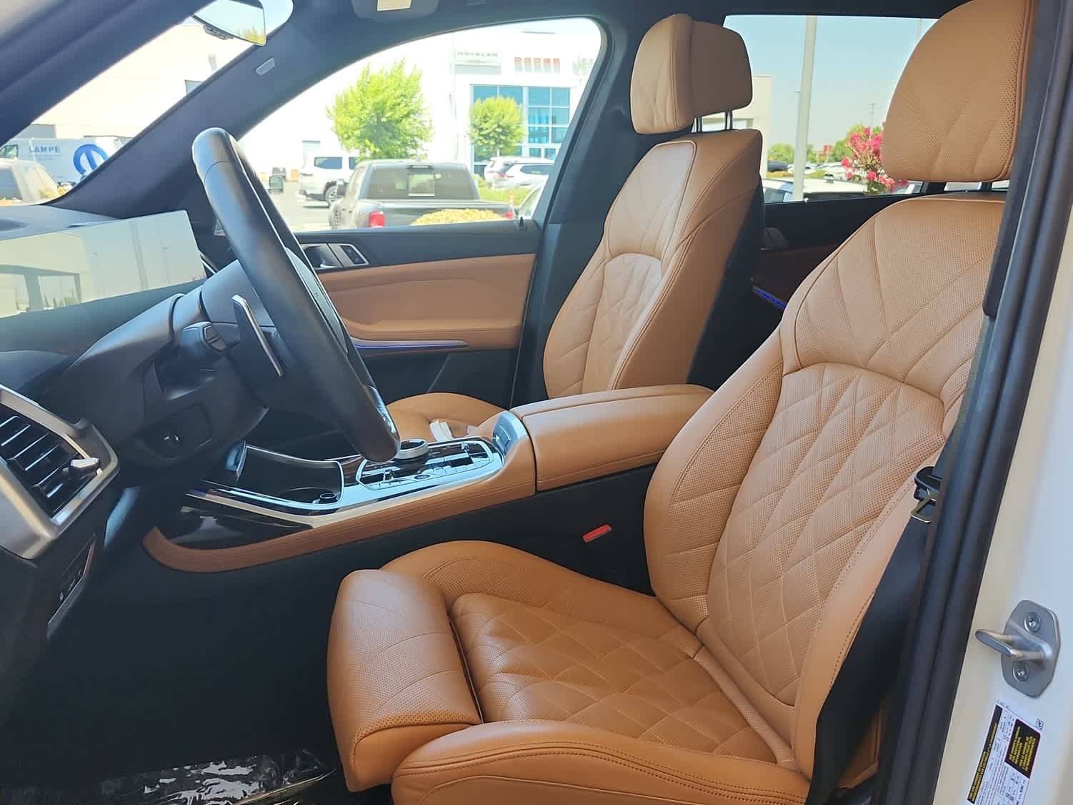 Used 2024 BMW X7 xDrive40i w/ M Sport Package AWD/4WD image 14