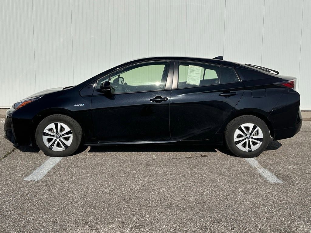 Used 2018 Toyota Prius Three FWD image 2