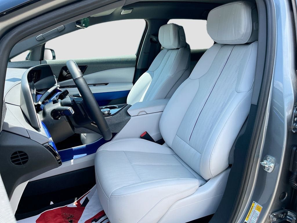 New 2025 Cadillac Optiq Sport 2 w/ LPO, Floor Liner Package AWD/4WD image 15