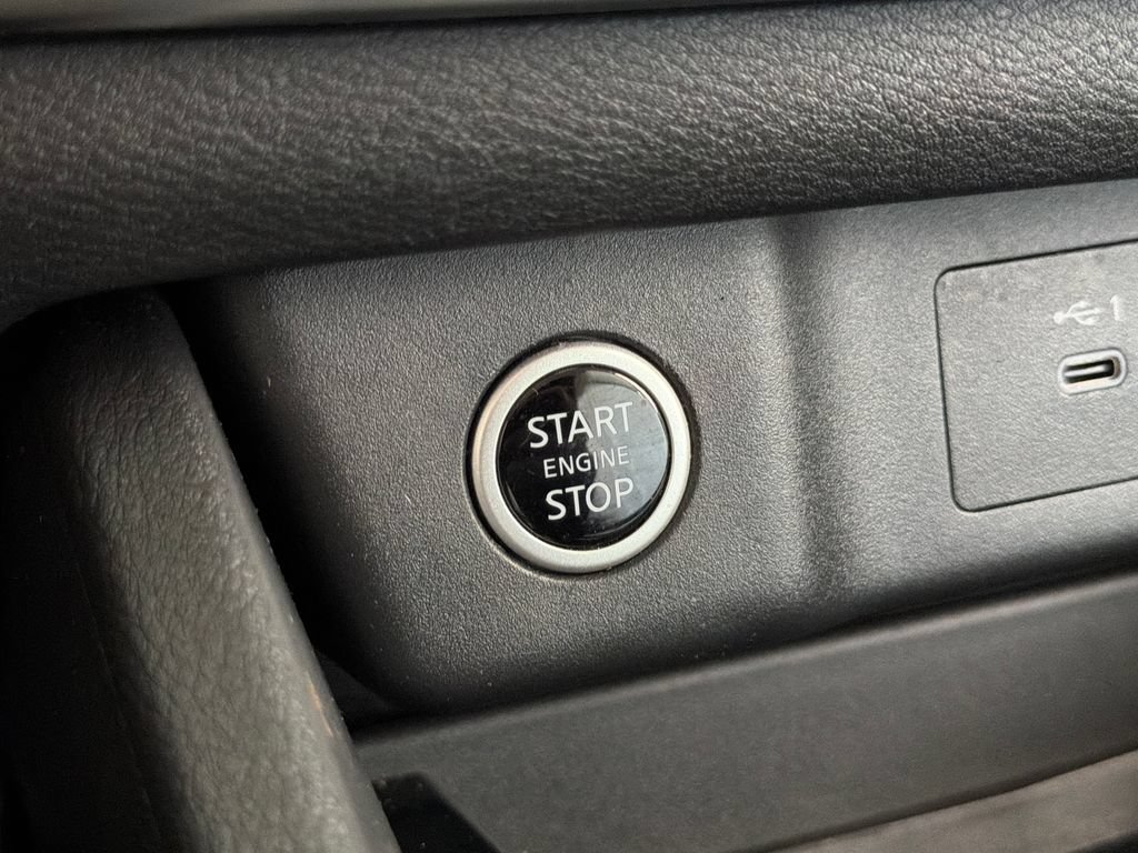 Used 2023 Nissan Rogue SV FWD image 6