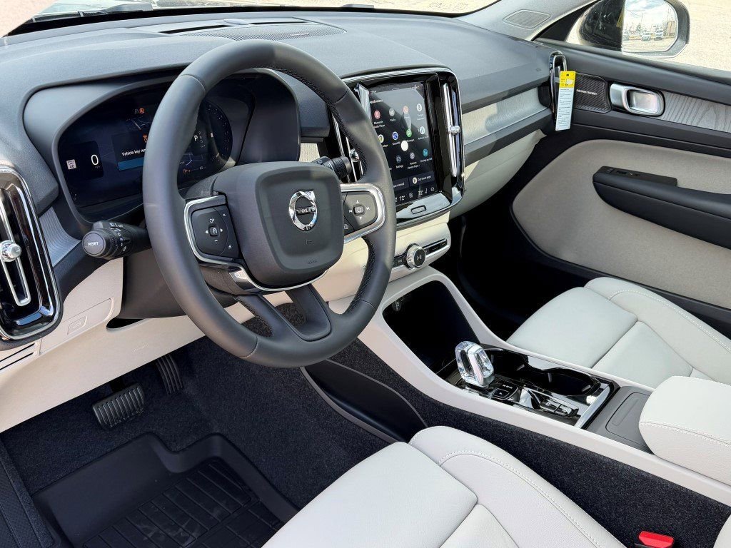 New 2026 Volvo XC40 B5 Ultra w/ Protection Package Premier image 20