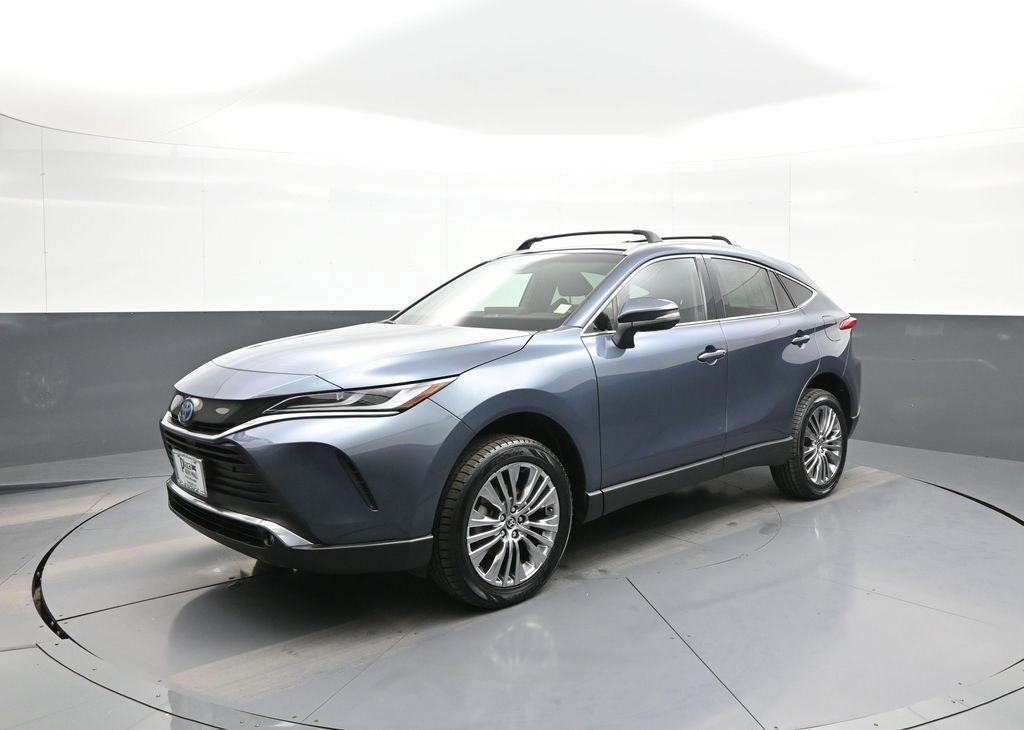 Certified 2023 Toyota Venza XLE AWD/4WD image 10