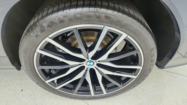 Used 2022 BMW X6 xDrive40i w/ Executive Package image 61