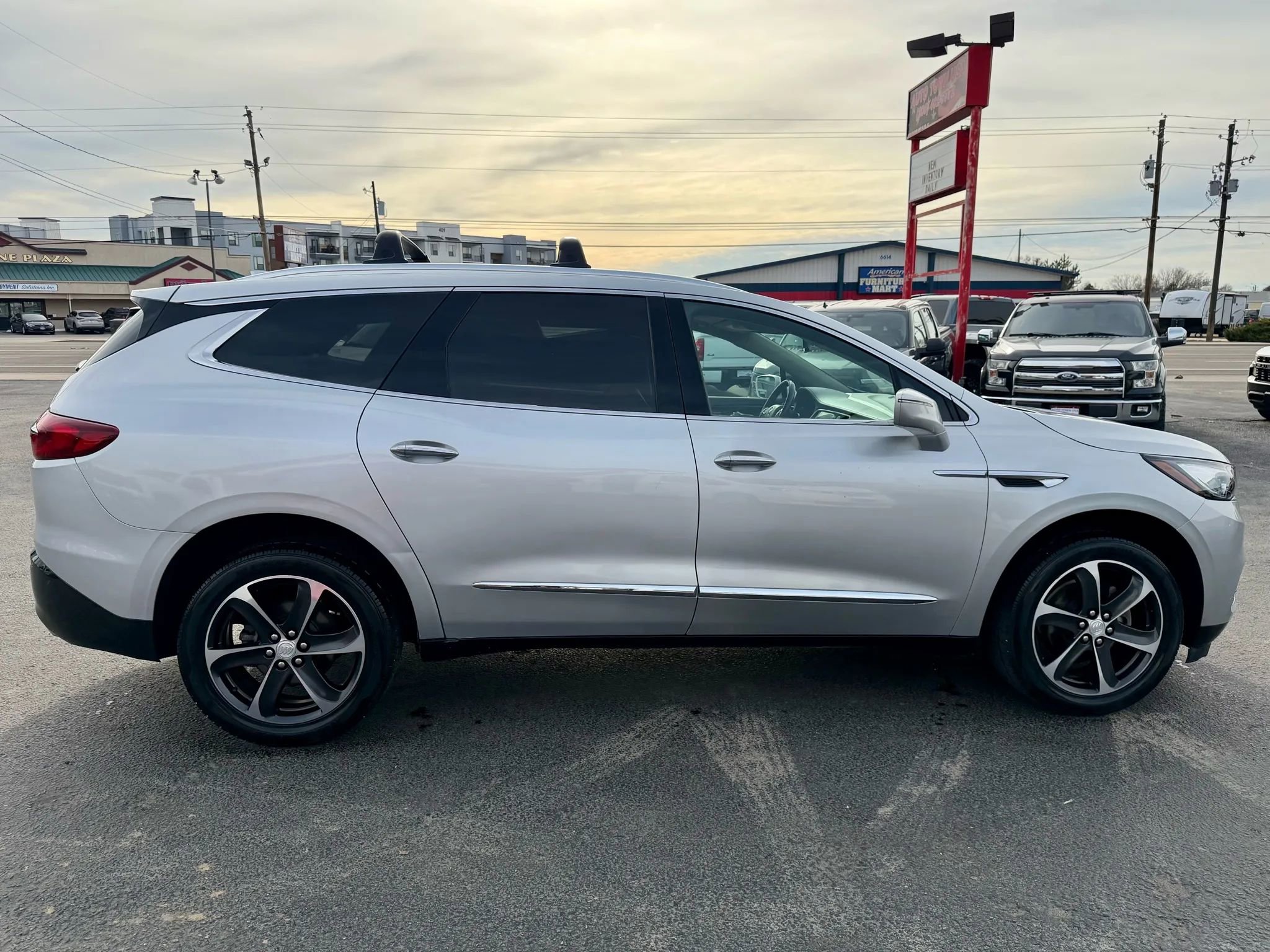 Used 2020 Buick Enclave Essence w/ Sport Touring Edition image 6