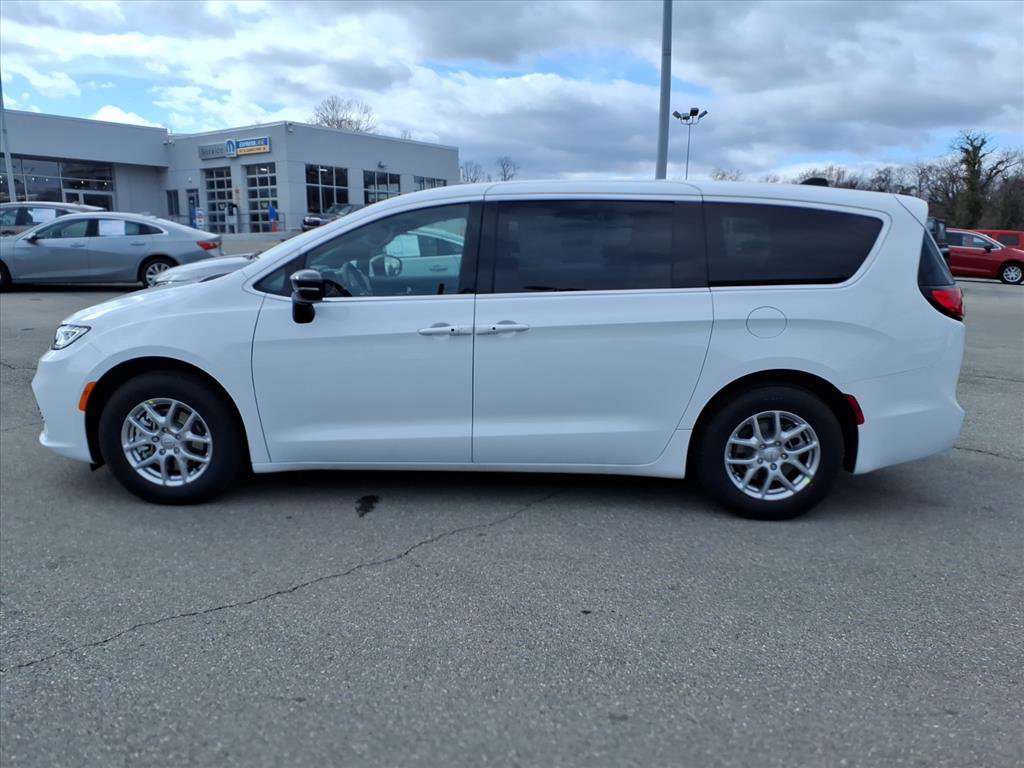 New 2026 Chrysler Pacifica Select image 7