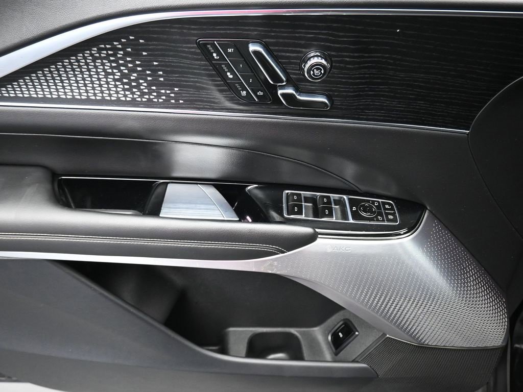 Used 2023 Cadillac Lyriq 2WD image 10