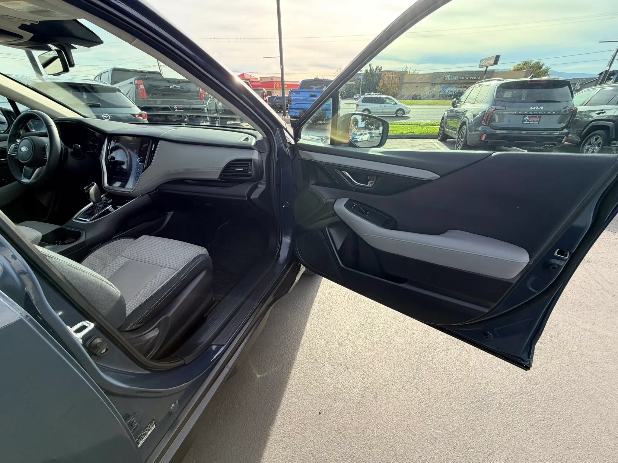 Used 2025 Subaru Outback Premium w/ Popular Package #1A AWD/4WD image 23