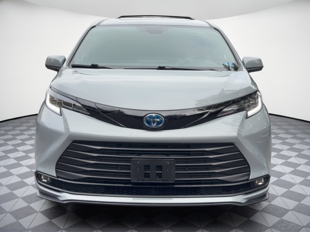 Used 2025 Toyota Sienna XLE Woodland Edition AWD/4WD image 6