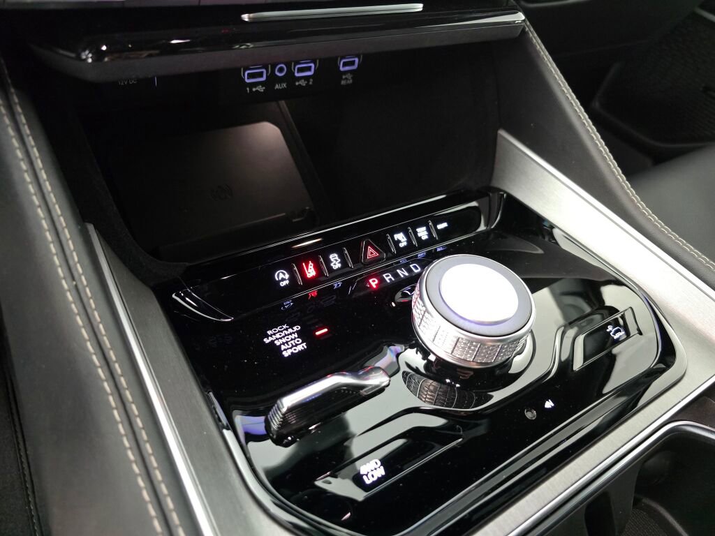 New 2025 Jeep Wagoneer Series II w/ HD Trailer Tow Package image 23