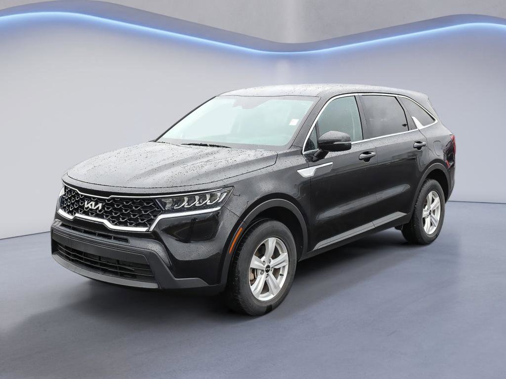 Used 2023 Kia Sorento LX image 2