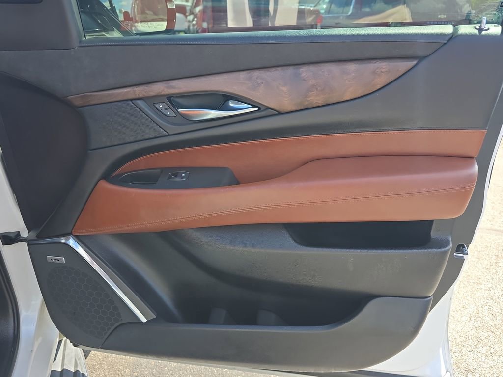 Used 2016 Cadillac Escalade Luxury AWD/4WD image 20