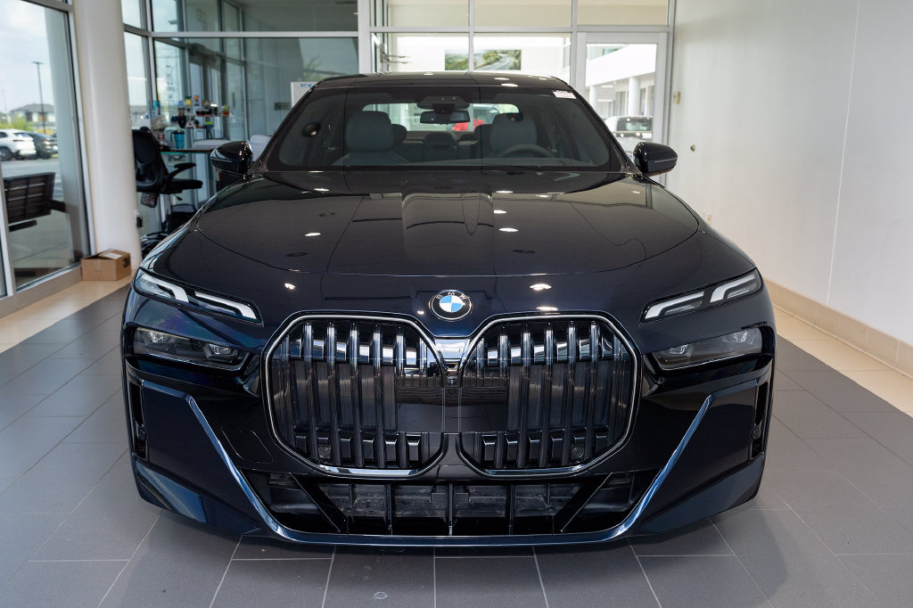 Used 2026 BMW 740i xDrive AWD/4WD image 11