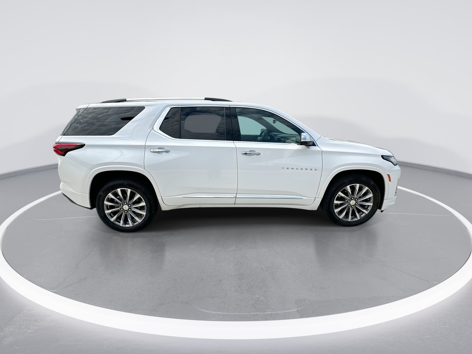 Used 2022 Chevrolet Traverse Premier w/ LPO, Floor Liner Package AWD/4WD image 9