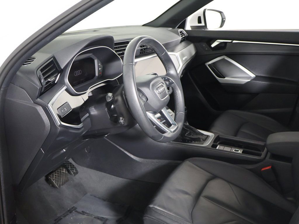 Used 2025 Audi Q3 2.0T Premium image 24